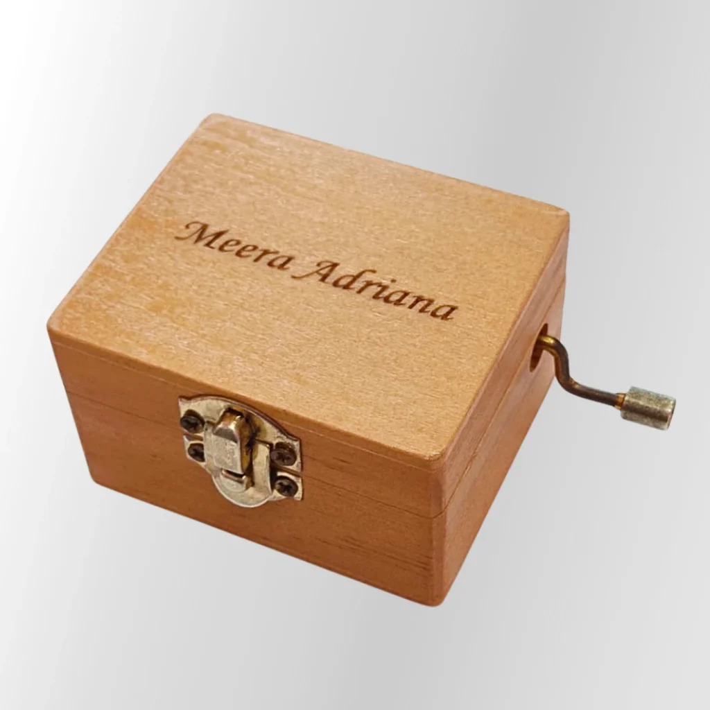 Kotak Muzik Kayu Istimewa dengan ...